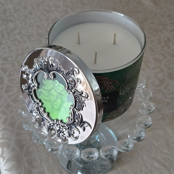 Candy Apple Cauldron Bath & Body Candle - Picture 4 of 14